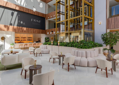 Ресторан в отеле FЮNF Luxury Resort & SPA